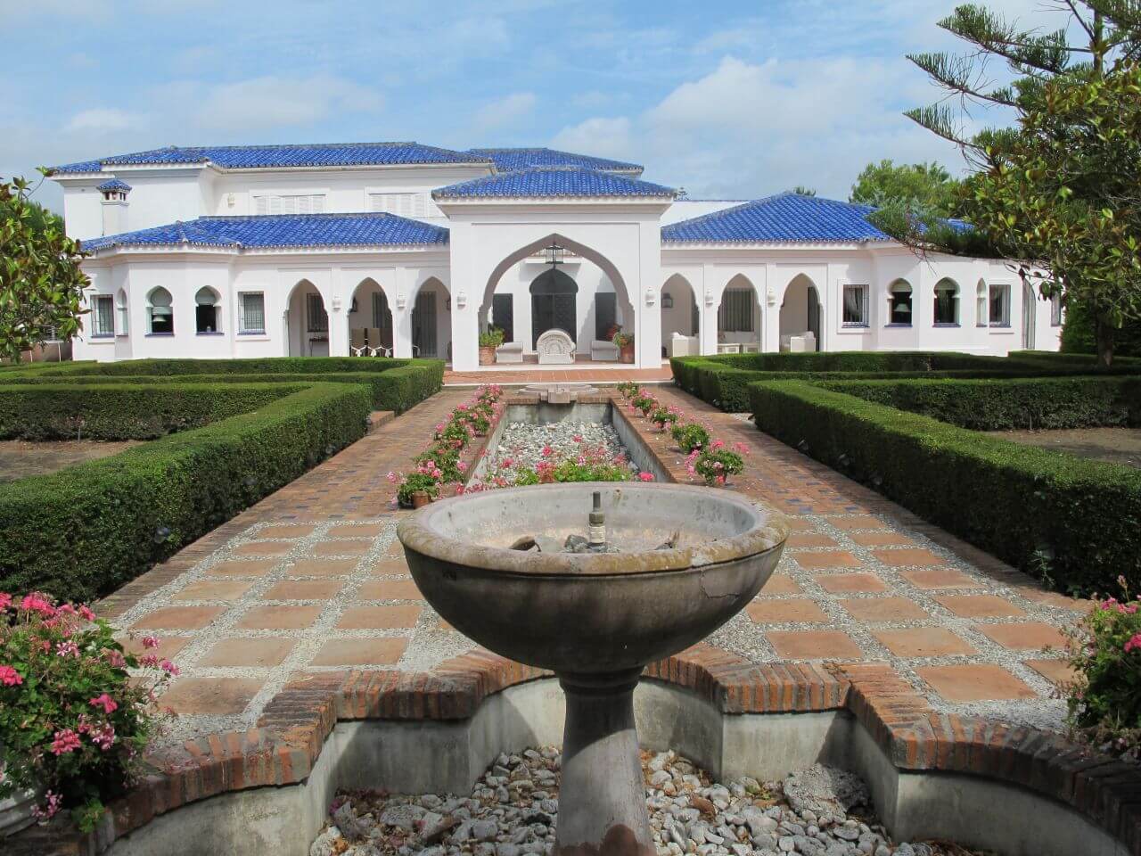 Traditional Villa Sotogrande with blue roof